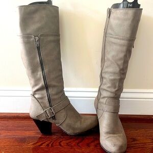 Gray Tall boots with heel and zipper and buckle detail